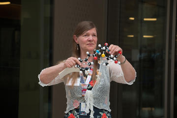 Professor Elspeth Garman gives a practical demonstration of the importance of Dorothy Crowfoot Hodgkin's work 